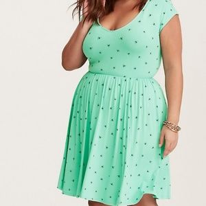 TORRID MINT GREEN BEE PRINT JERSEY SKATER DRESS
3x